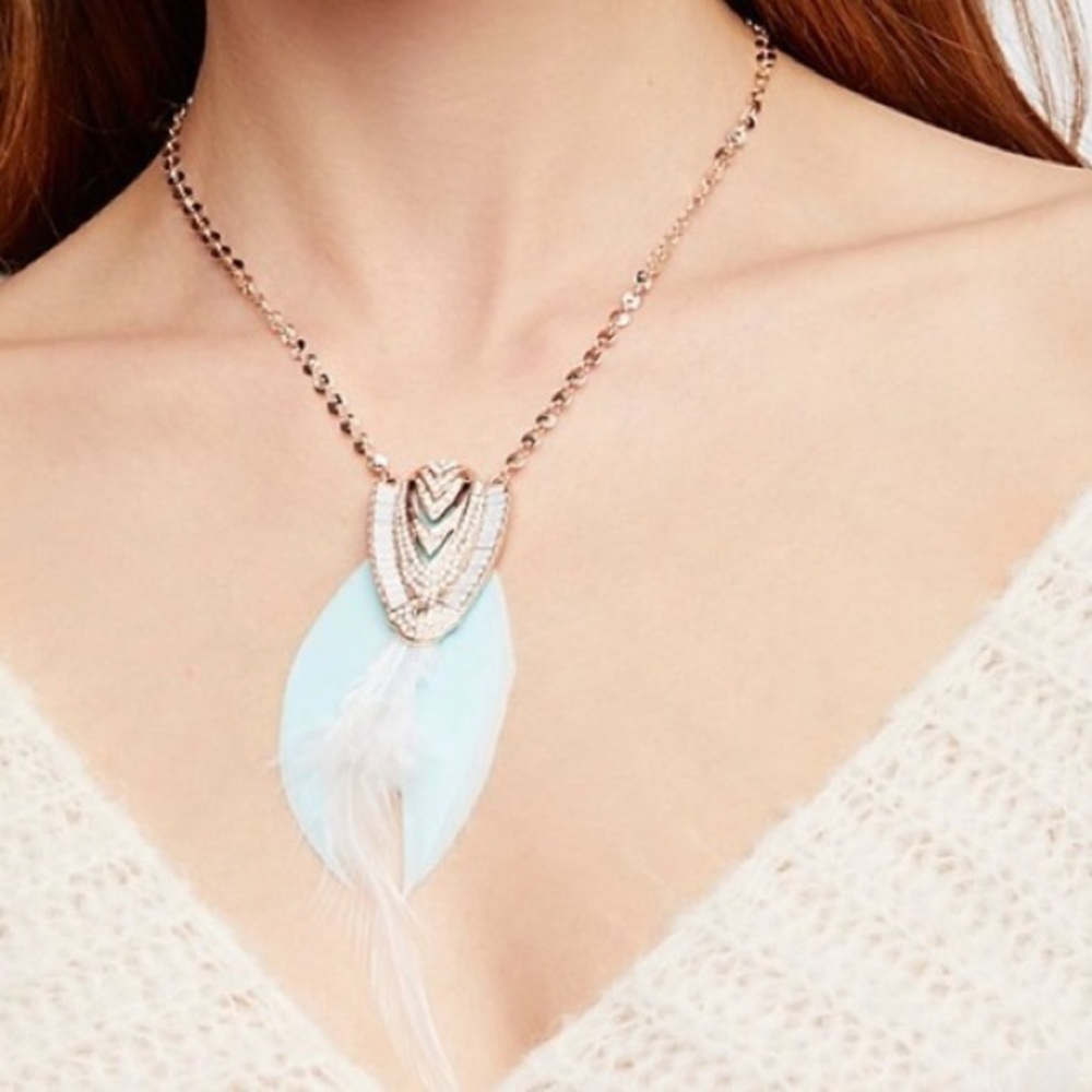 🌸NWT Free People Coin Chain Feather Necklace